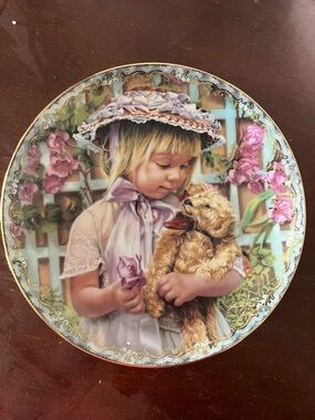Vintage-Style Decorative Wall Plate with Girl and Teddy Design in Pink